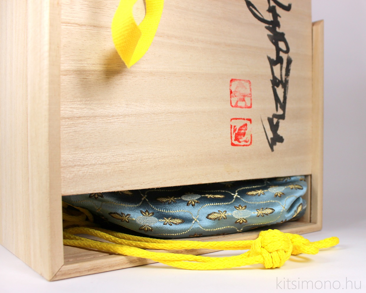 bonsai keramia ceramics in woodenbox wode box fadoboz kitsimono art workshop with omamori